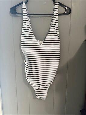 Sleek cheeky NEW cupshe Striped One-Piece Swimsuit - White & Black